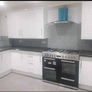 DOUBLE ROOM IN A FURNISHED FLAT WITH GARDEN AND BALCONY - Image 7