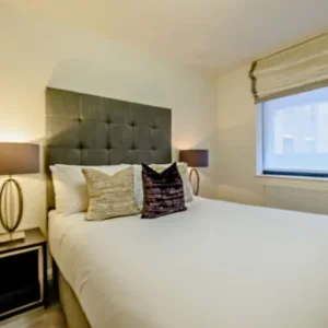 Two-bedroom flat on Fulham Road, third floor - Image 8