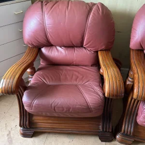 Leather 2 seater sofa and 2 chairs - Image 3