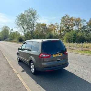Ford Galaxy Titanium 7-seater 2011 manual - Image 3