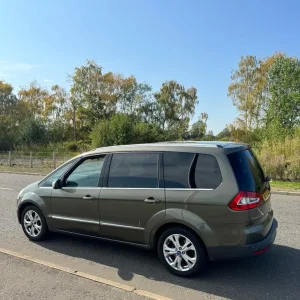 Ford Galaxy Titanium 7-seater 2011 manual - Image 4