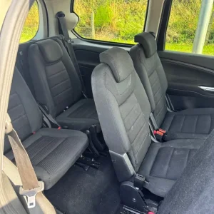 Ford Galaxy Titanium 7-seater 2011 manual - Image 8