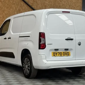 2020 Vauxhall Combo 1.5 Turbo D Sportive Panel Van - Image 3
