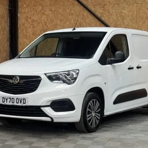 2020 Vauxhall Combo 1.5 Turbo D Sportive Panel Van - Image 4