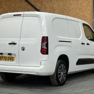 2020 Vauxhall Combo 1.5 Turbo D Sportive Panel Van - Image 8