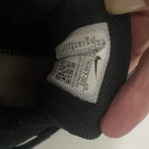 Genuine Nike trainers 2 1/2 - Image 4