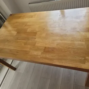 Woden dining table and 4 black chairs - Image 2