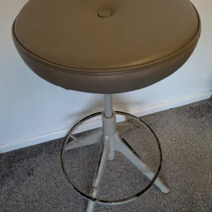 Industrial-Style Swivel Stool – Height Adjustable
