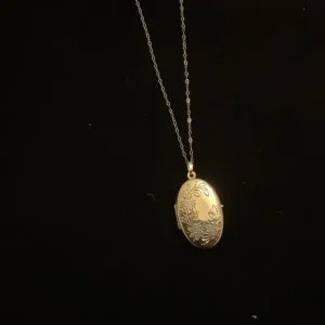 9ct yellow gold locket - Image 2