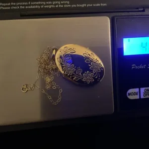9ct yellow gold locket - Image 3