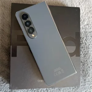 Samsung Galaxy Z Fold 4 512GB unlocked, inside screen issue - Image 5