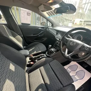 2019 Vauxhall Astra 1.0i Turbo ecoTEC SRi Nav Euro 6 5-door hatchback - Image 6