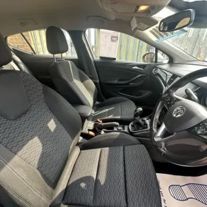 2019 Vauxhall Astra 1.0i Turbo ecoTEC SRi Nav Euro 6 5-door hatchback - Image 8
