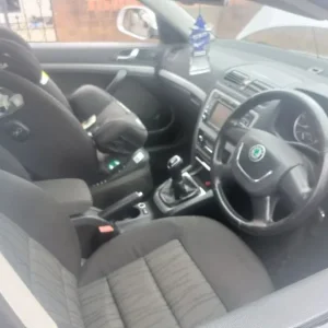 Skoda Octavia Hatchback 2011 Manual 1.4 Turbo - Image 3