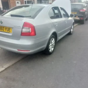 Skoda Octavia Hatchback 2011 Manual 1.4 Turbo - Image 4