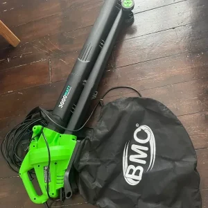 Electric leaf blower and vacuum