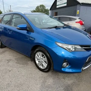 2013 Toyota Auris 1.8 VVT-h Hybrid Sports Estate - Image 2