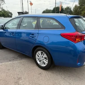 2013 Toyota Auris 1.8 VVT-h Hybrid Sports Estate - Image 4