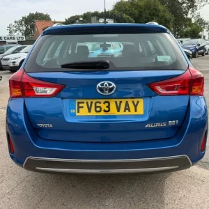 2013 Toyota Auris 1.8 VVT-h Hybrid Sports Estate - Image 6