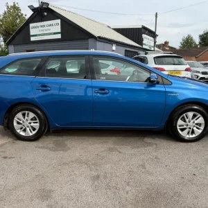 2013 Toyota Auris 1.8 VVT-h Hybrid Sports Estate - Image 7