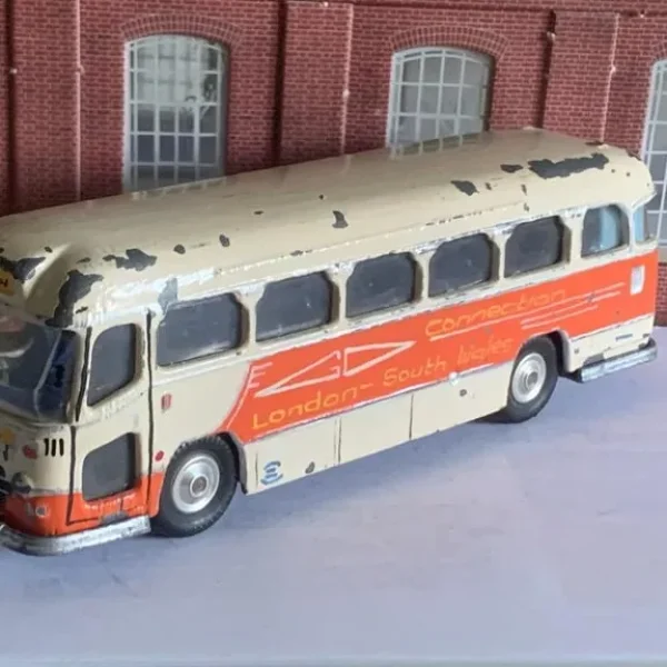 SCALE MODEL BUS ex-MIDLAND RED Motorway Coach