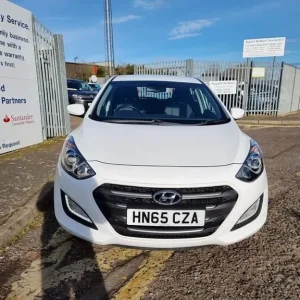 2015 Hyundai i30 1.6 SE Hatchback - Image 2