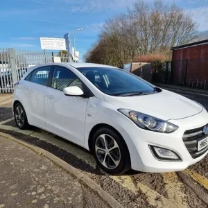2015 Hyundai i30 1.6 SE Hatchback - Image 3