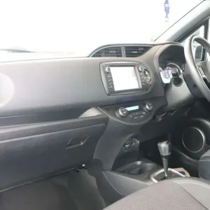 2017 Toyota Yaris 1.5 Excel Hybrid VVT-i CVT 5-door Hatchback - Image 4