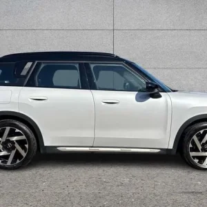 2024 MINI Countryman E Exclusive 66kWh 5-door Electric Hatchback - Image 4