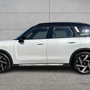 2024 MINI Countryman E Exclusive 66kWh 5-door Electric Hatchback - Image 5