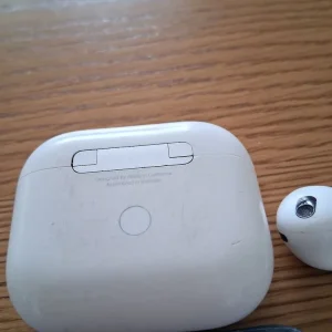 Earbuds with charger - Image 5