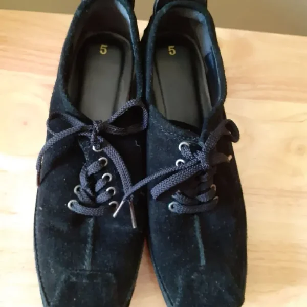 Black velvet shoes size 5