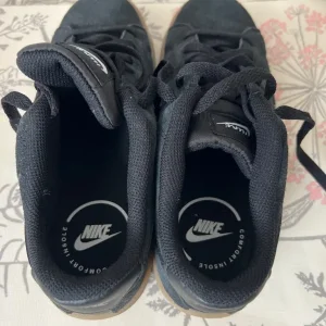 Nike trainers UK size 5 - Image 2