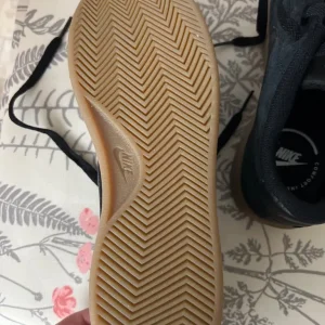 Nike trainers UK size 5 - Image 3