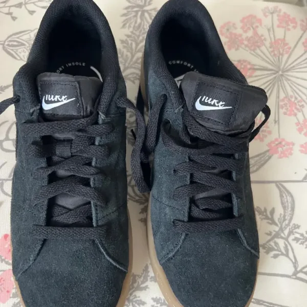 Nike trainers UK size 5
