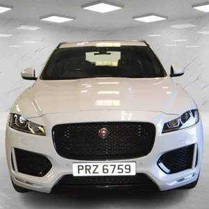 Jaguar F-Pace 2.0 D180 AWD 2019 YULONG WHITE PEARLESCENT - Image 2