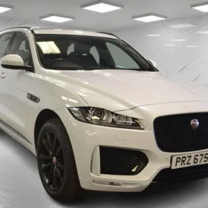 Jaguar F-Pace 2.0 D180 AWD 2019 YULONG WHITE PEARLESCENT - Image 4