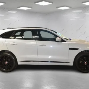 Jaguar F-Pace 2.0 D180 AWD 2019 YULONG WHITE PEARLESCENT - Image 5