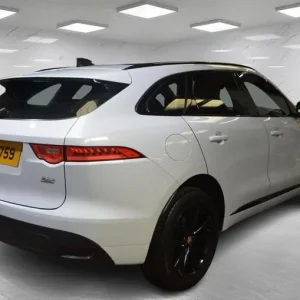 Jaguar F-Pace 2.0 D180 AWD 2019 YULONG WHITE PEARLESCENT - Image 6