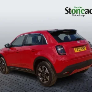 2025 Fiat 600 1.2 MHEV SUV 5-door hatchback - Image 5