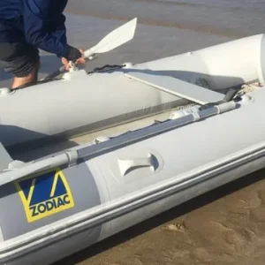Zodiac inflatable boat with Suzuki 6hp outboard - Image 4