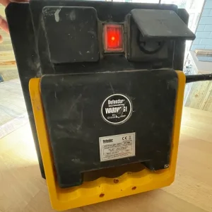 240v led floodlight with extra sockets - Image 4