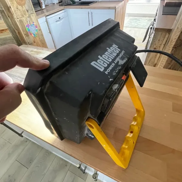 240v led floodlight with extra sockets