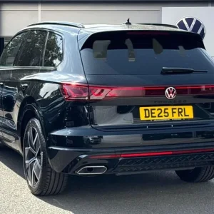 2025 Volkswagen Touareg 3.0 V6 TDI 4Motion 286 Black Edition - Image 2