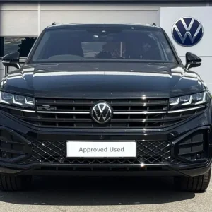 2025 Volkswagen Touareg 3.0 V6 TDI 4Motion 286 Black Edition - Image 6