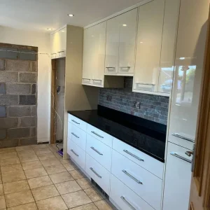 Full kitchen with granite worktops and integrated dishwasher - Image 5