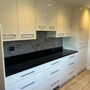 Full kitchen with granite worktops and integrated dishwasher - Image 6