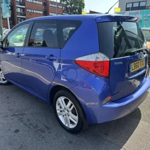 2011 Toyota Verso 1.33 Dual VVT-i T Spirit MPV 5-door petrol manual - Image 3