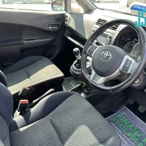 2011 Toyota Verso 1.33 Dual VVT-i T Spirit MPV 5-door petrol manual - Image 5
