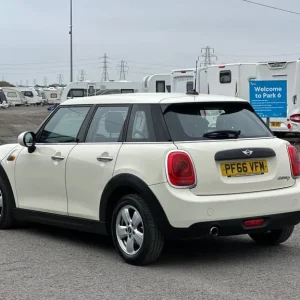 2016 MINI Hatch 1.5 Cooper D 5dr Diesel Manual - Image 5